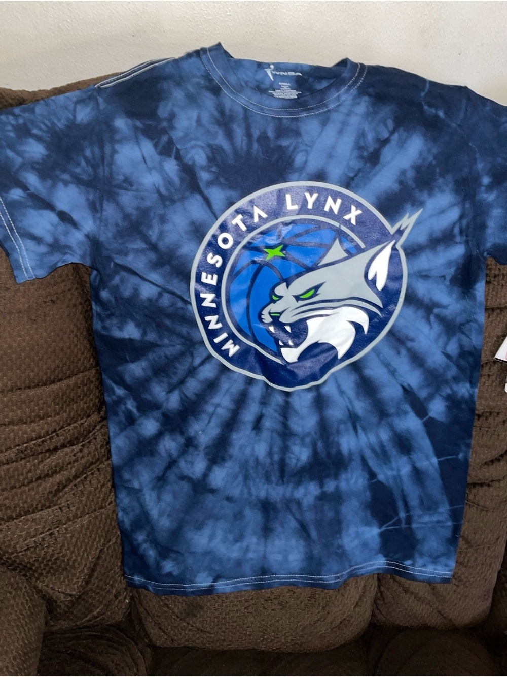 Men’s size M NWT WNBA Minnesota Lynx Navy Blue Tie Dye Short Sleeve Fa